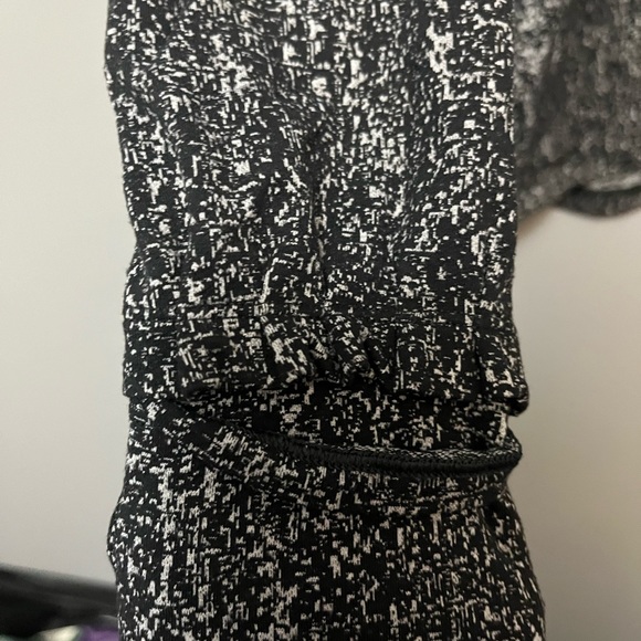 EUC women’s long sleeve lululemon. Size 10 - Picture 2 of 4